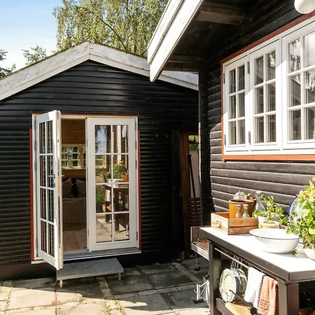 Rustic Vibe In 60s House By Roskilde Fjord Dom wakacyjny
