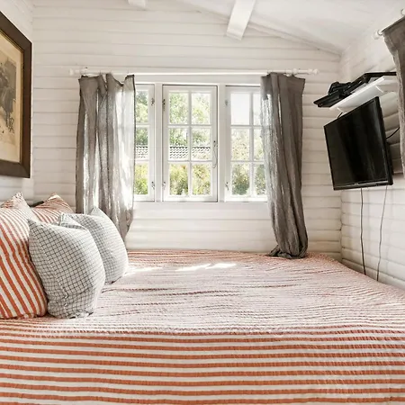 Dom wakacyjny Rustic Vibe In 60s House By Roskilde Fjord *